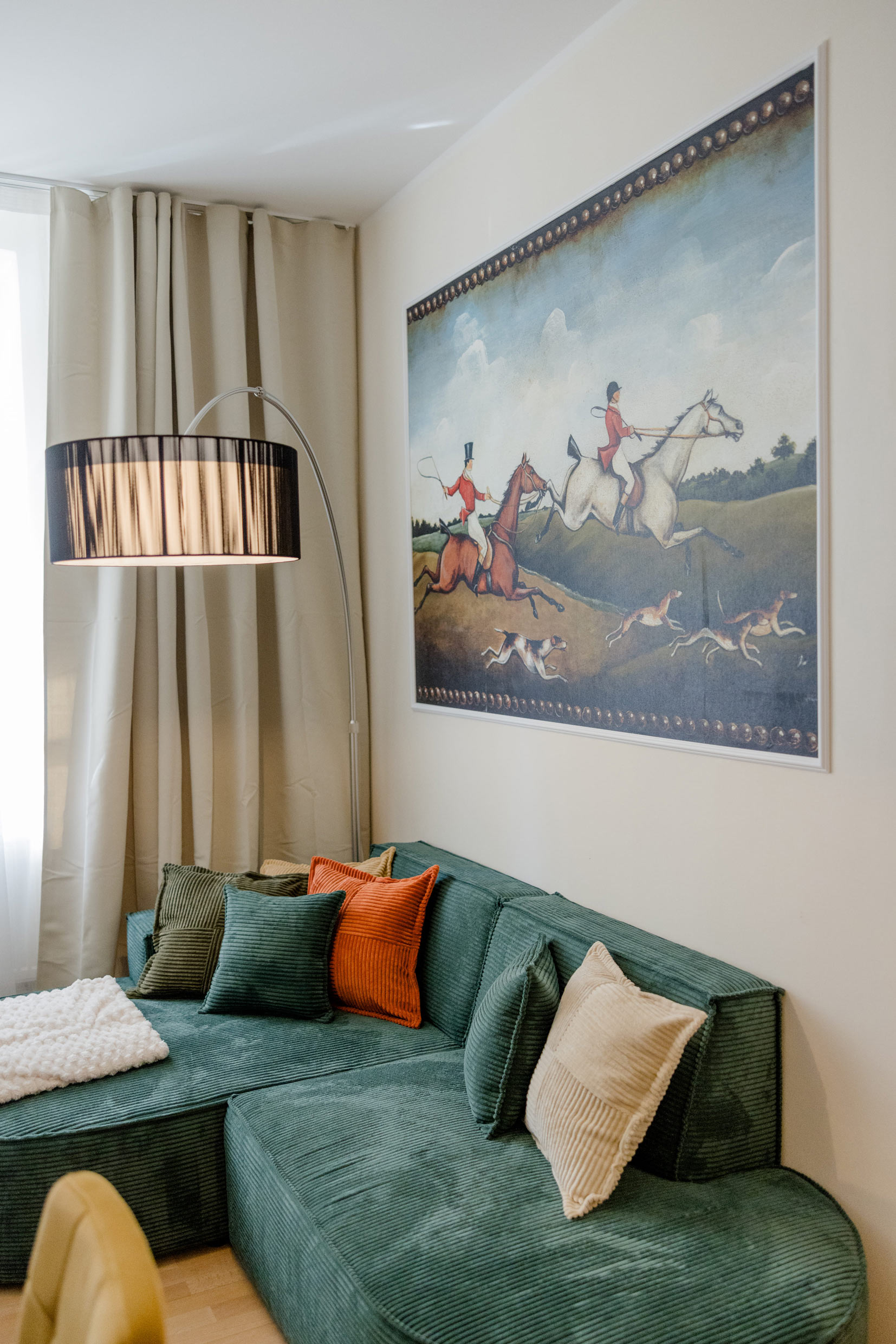 Wand in sanftem Salbeigrün, Privatwohnung München